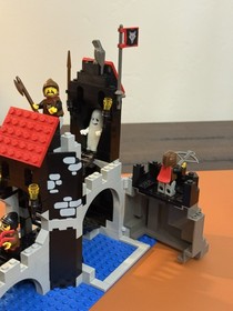 LEGO #  6075 Castle Wolfpack Tower 1992 Ghost 99% Complete ,all Minifigs.Scarce