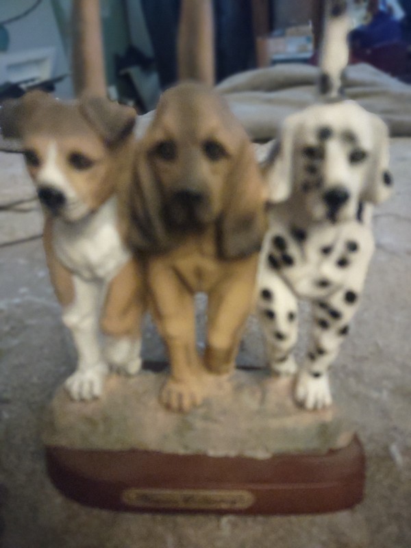 Vemars Vintage 3D Lifelike Hounds Resin Dogs Statue Shelf Figurine