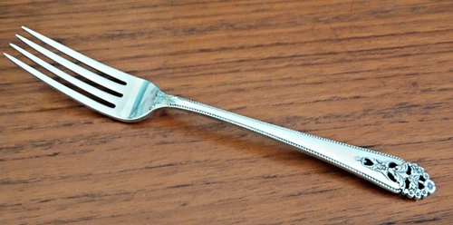 International Silver sterling Queens Lace Dinner Fork 7 Available 7 1/4"