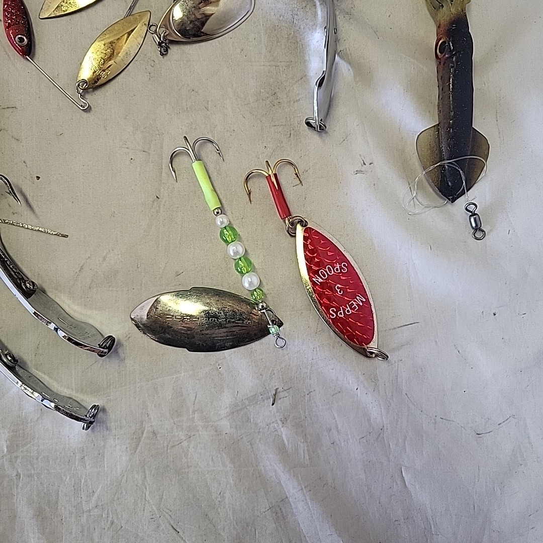 Fenwick Woodstream 20 Tackle Box With 22 Lures Spoons Spinners Saltwater  - Image 10