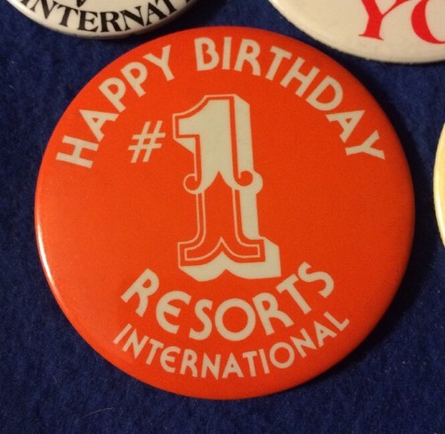 RESORTS INTERNATIONAL ATLANTIC CITY CASINO LOT (8) Metal Pins Vintage Original - Picture 2 of 7