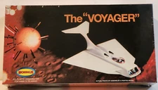 THE VOYAGER MODEL KIT -- by MOEBIUS MODELS --- Kit #831 - 2007