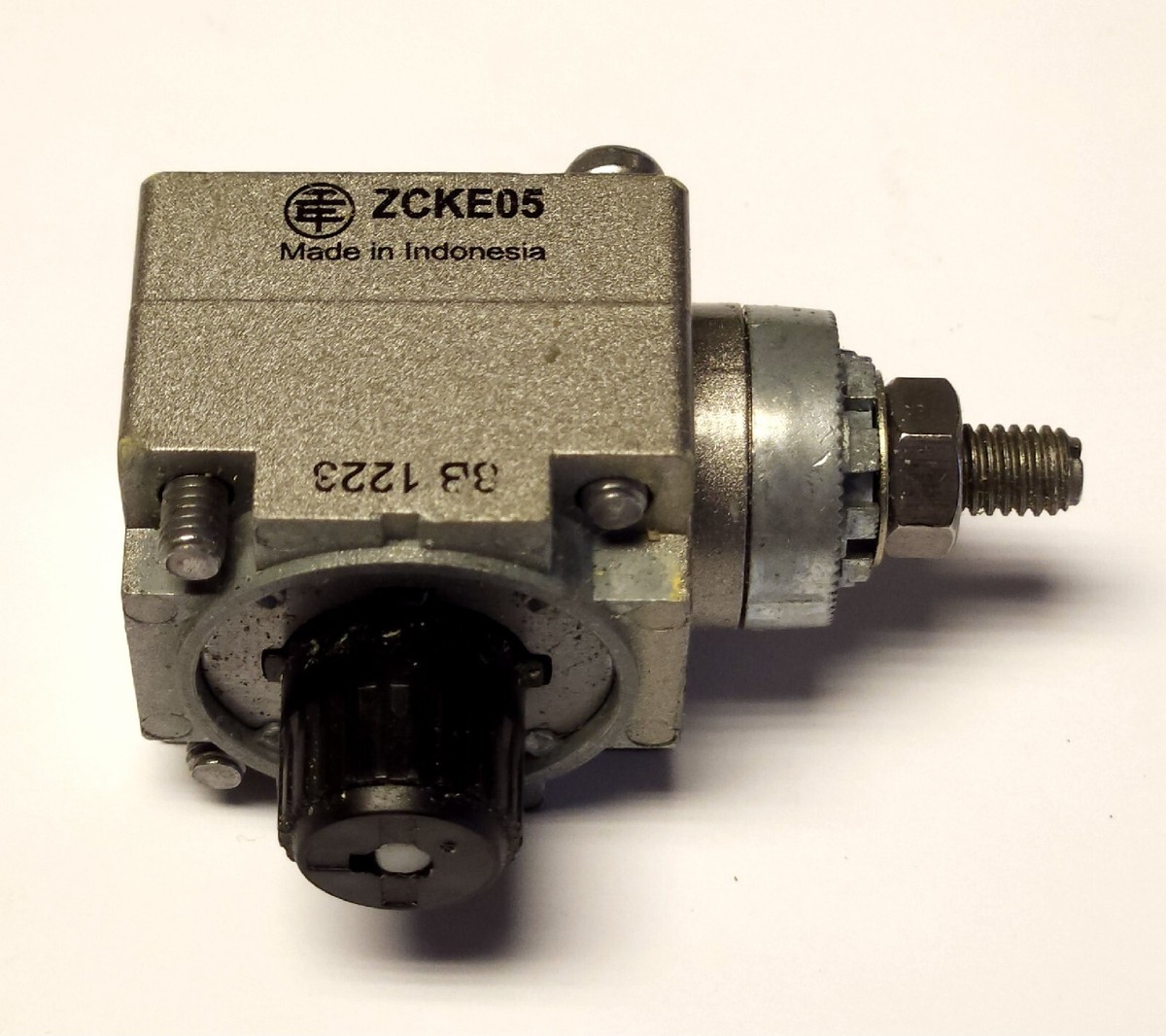 SCHNEIDER ELECTRIC TELEMECANIQUE ZCKE05 Limit Switch SCHNEIDER ELECTRIC TELEMECANIQUE ZCKE05 Limit Switch
