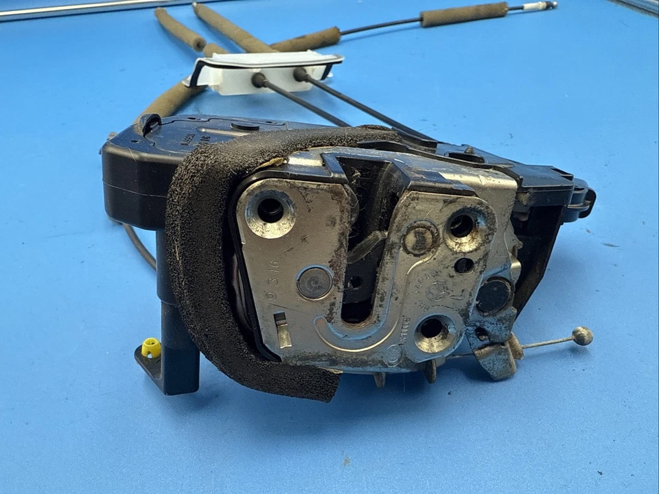 INFINITI G25 G35 G37 Q40 SEDÁN TRASERO IZQUIERDO LADO CONDUCTOR CERRADURA PUERTA PESTILLO ACTUADOR U2 Foto 2 de 4