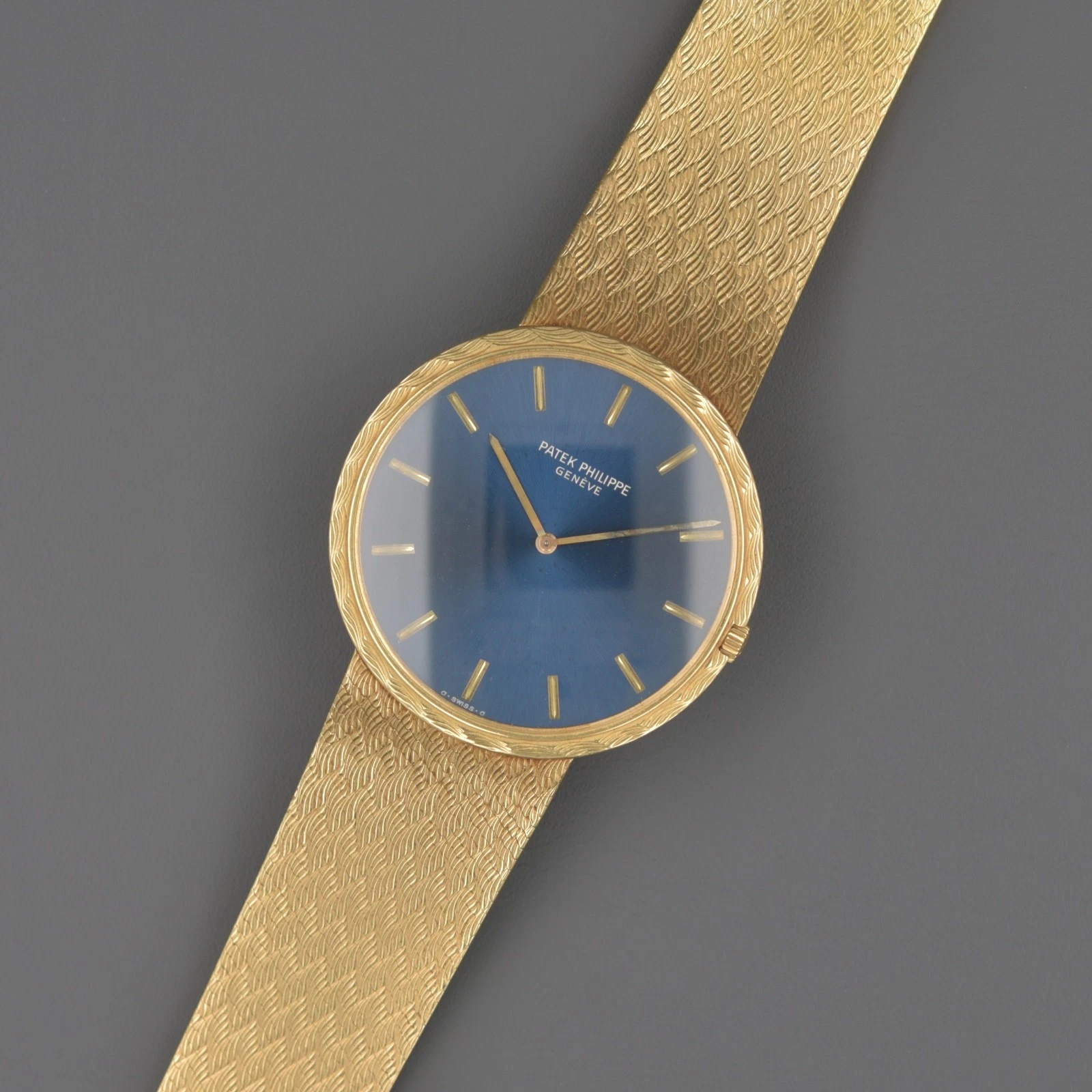 Patek Philippe — Patek Philippe Calatrava Automatic 3588-2 18K Gold Blue Dial 28-255SC 1970s 35mm