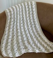 Scalloped design hand knit pale green and white blanket