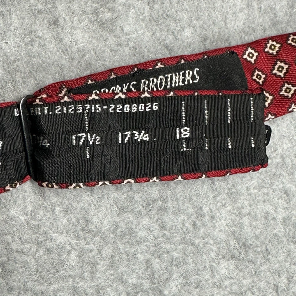 Pajarita de seda vintage Brooks Brothers Makers rojo foulard geométrico autocorbata Foto 4 de 4