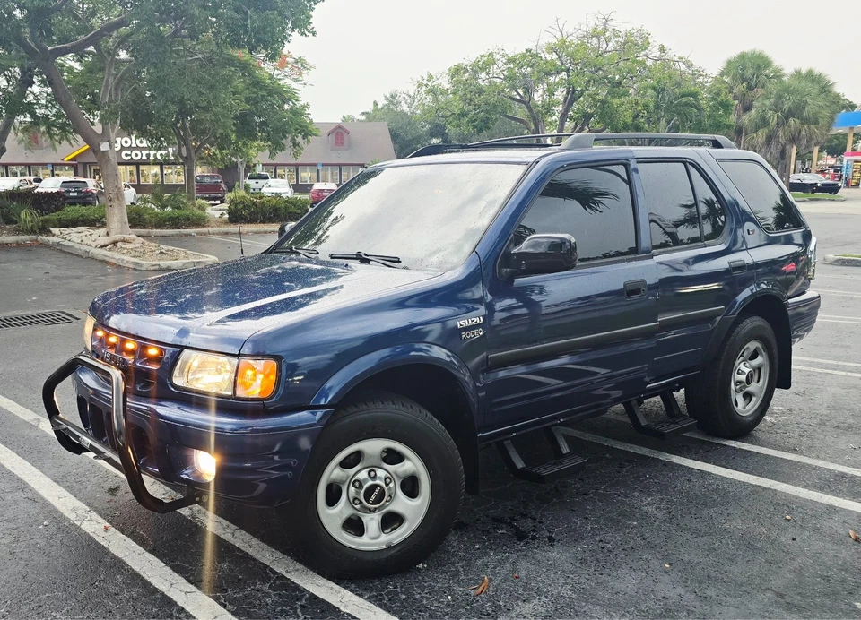 2002 Isuzu Rodeo LSE - Image 2 of 4