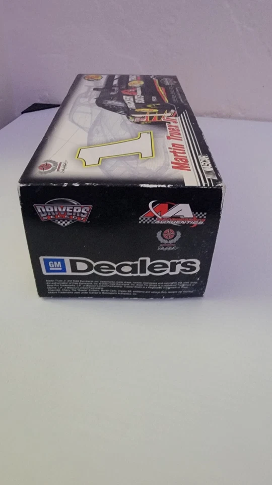 NASCAR Diecast Martin Truex Jr #1 Bass Pro Shop #3884 de edición limitada Foto 2 de 4