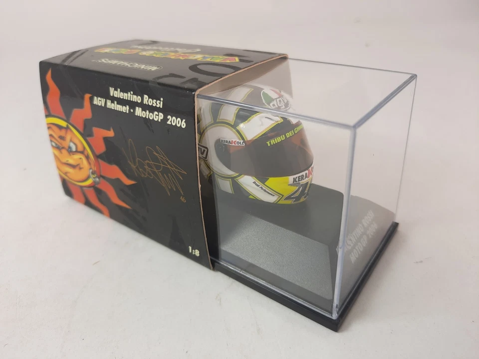 Minichamps Valentino Rossi AGV Helmet MotoGP 2006 1/8 397060046 - Immagine 2 di 3