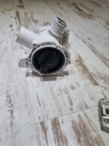 WASCHMASCHINE  INDESIT EWDC6145 WASCHTROCKNER Pumpe Laugenpumpe