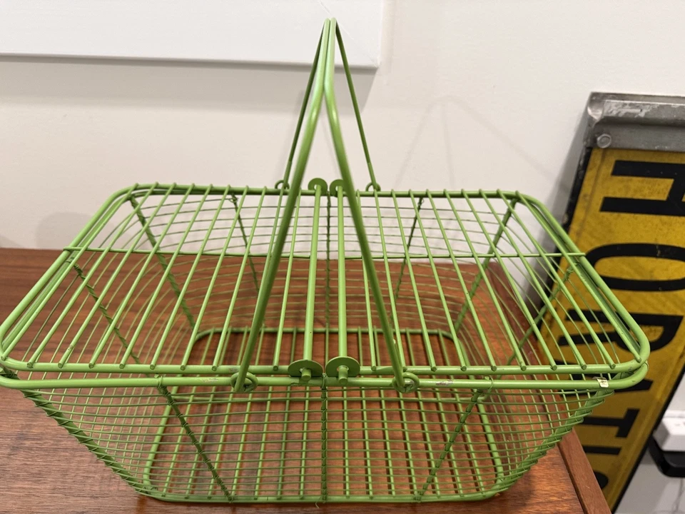 Vintage Green Metal Wire Basket Picnic Storage Organizer Farmhouse Decor Taiwan - Image 2 of 4