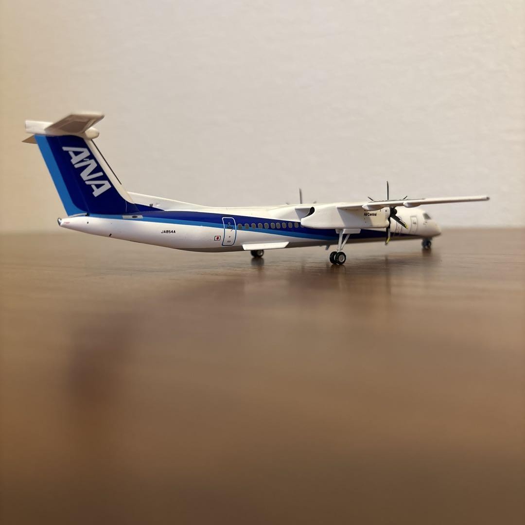 ANA全日空　DHC-8-400 JA845A 1/200 Bombardier DHC-8-400 ANA JA845A 1/200 model airplane