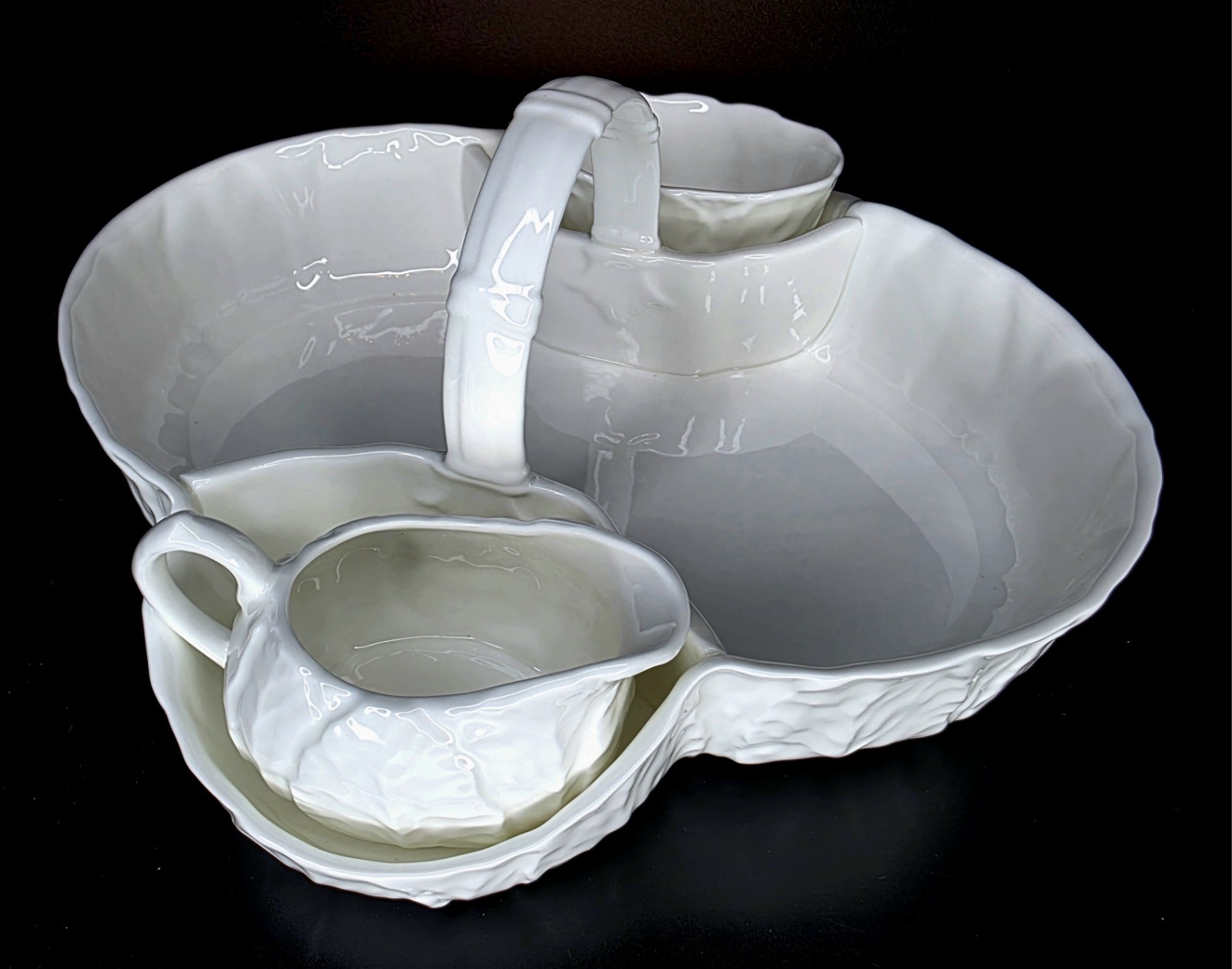 (134) Wedgewood Countryware Strawberry Basket Service Set With Creamer And Sugar