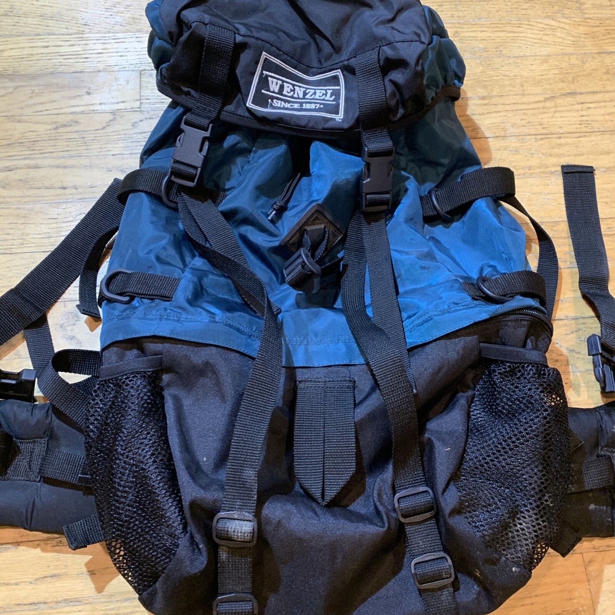 WENZEL Hiking Backpack Storage Pockets Traveling Backpacking  display picture 1