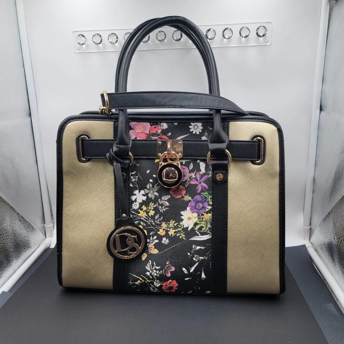 DESIGN - Borsa a tracolla nera con lucchetto sul davanti
