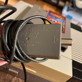 NES Nintendo System, 2 controllers, Zapper Gun, Power Supply, RF Switch & KARNOV