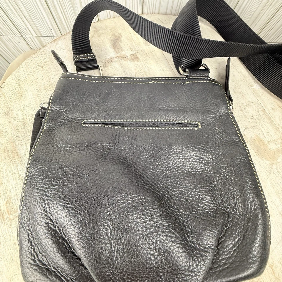 Franco Sarto女式斜挎包黑色皮革可调肩带8英寸高 — 第 2/4 张图片