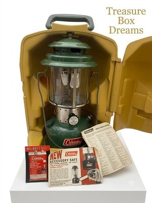 Vintage Coleman Lantern With Original Carrying Case