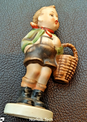 Goebel Hummel Dorfjunge 51 TMK-2 Porzellan Figur Germany UK Ware