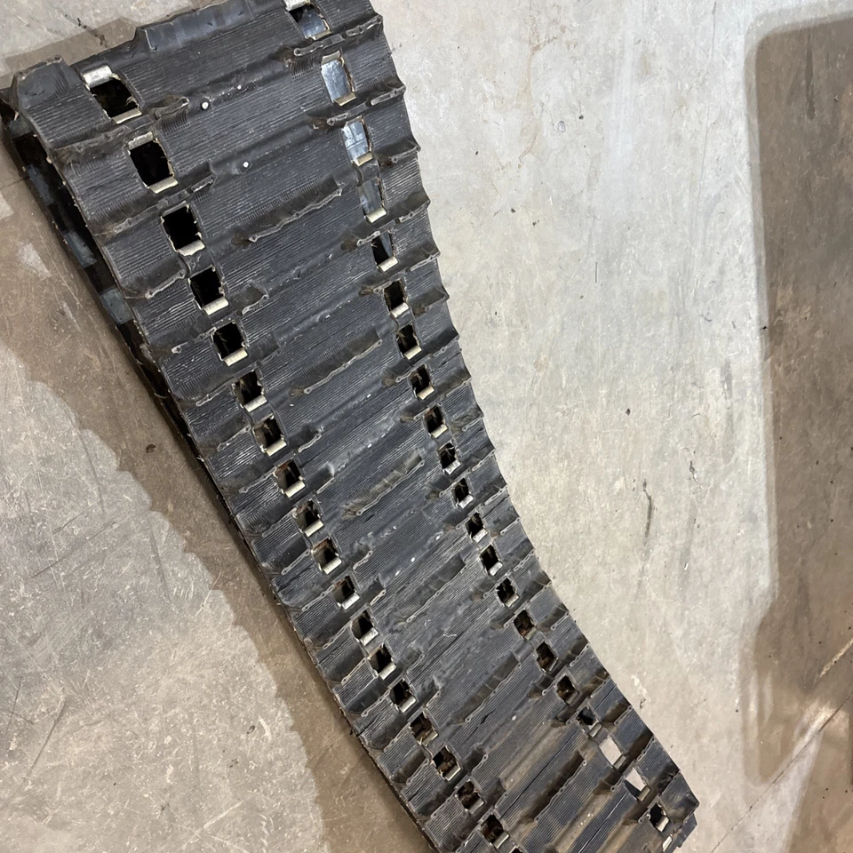 POLARIS 15X121 .91" 2.52 Pitch CAMOPLAST SNOWMOBILE TRACK GOOD - Image 3 of 4