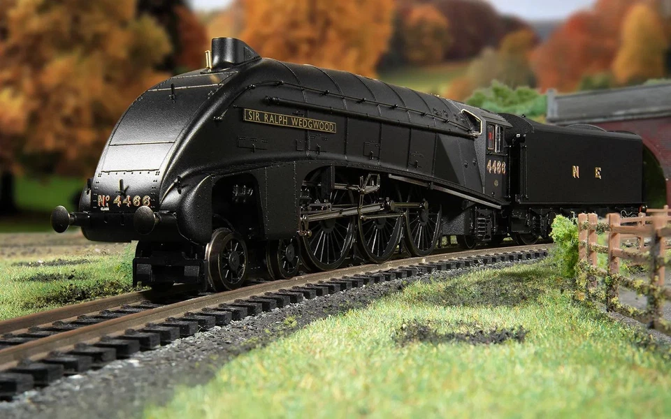 Hornby R30452 LNER Class A4 4-6-2 4466 Steam Loco Sir Ralph Wedgwood - VE Day 00 - image 2 of 4