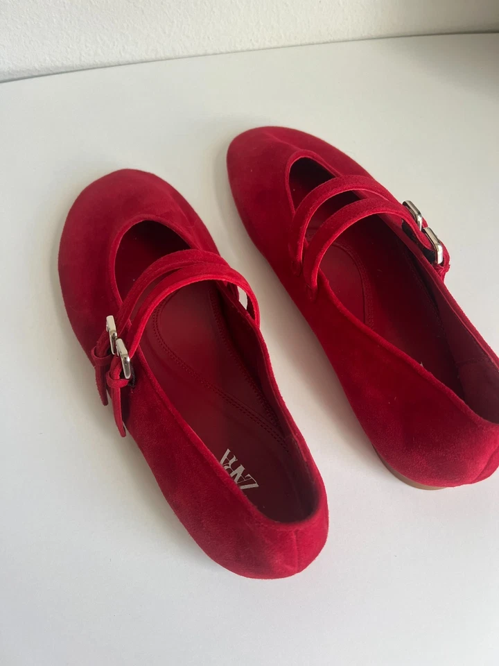 ZARA ZAPATOS PLANOS DE BALLET CRUZADOS DE GAMUZA ROJA CON HEBILLA PLATEADA TALLA 40 Foto 4 de 4