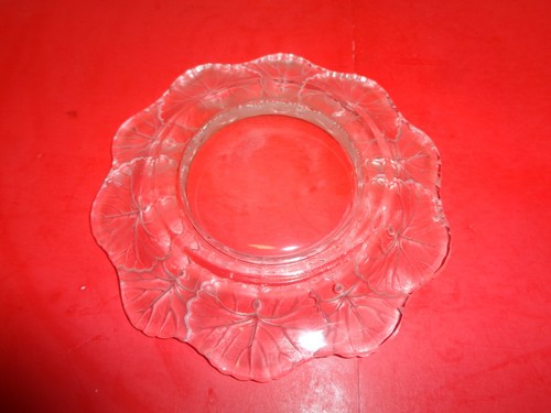 Lalique France Honfluers Geranium Leaf Art Glass Dish (6") - Picture 5 of 9