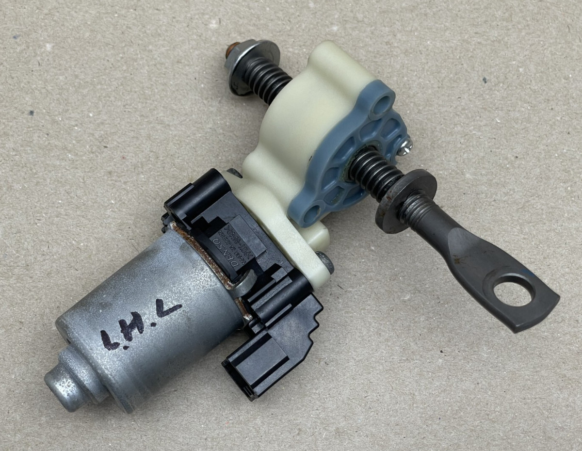 10-15 LEXUS IS250C IS350C FRONT LEFT RIGHT SEAT ADJUSTMENT MOTOR OEM 85820-30760