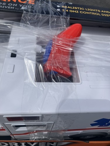 DRIVEN by Battat RC Midrange Ambulance - Picture 9 of 13