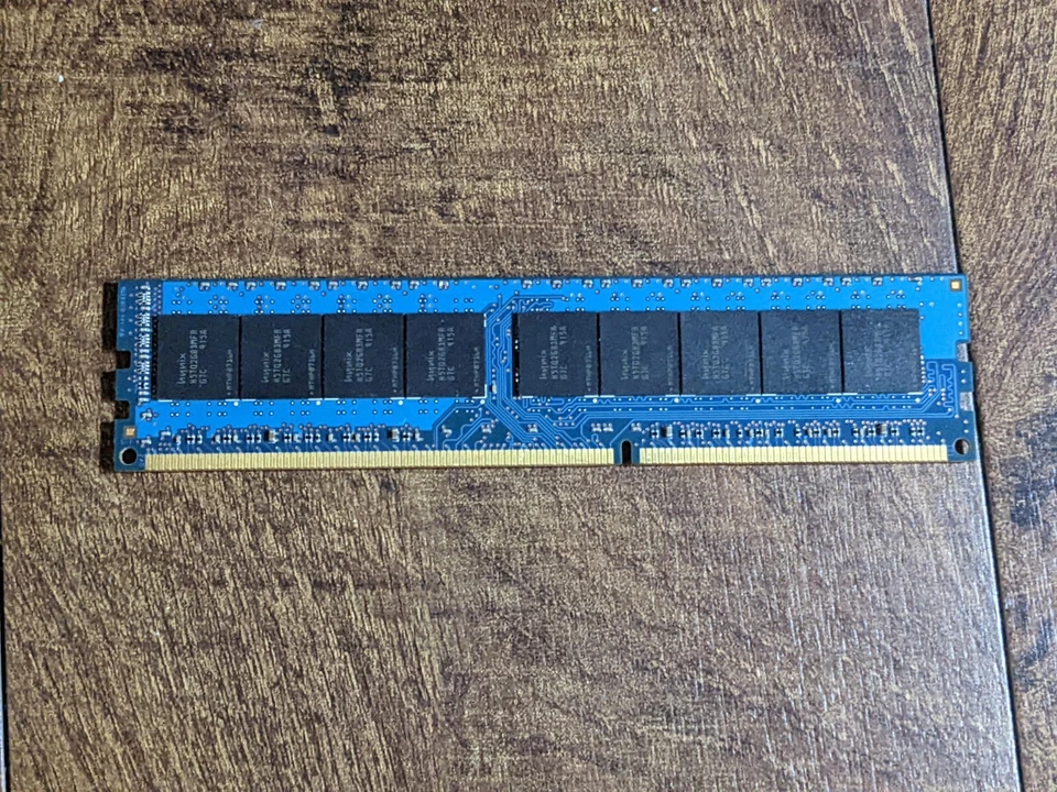 OEM Apple MB982G/A 1x4GB ECC DIMM DDR3 Memory Module Hynix 2Rx8 PC3-8500e - Image 2 of 2