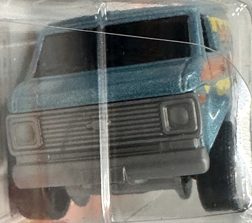2024 MATCHBOX 1975 CHEVY VAN (14/100) *RUFF RUFF RIDER MOBILE DOG SPA* - Picture 6 of 9