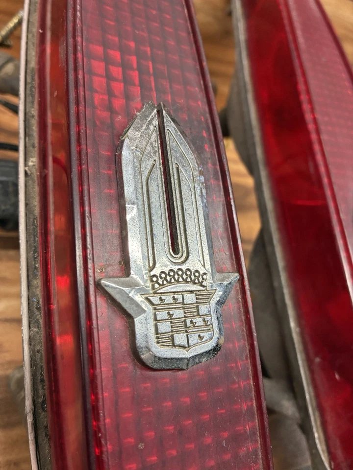 Cadillac DeVille Fleetwood Brougham 1978 1979 luces traseras de parada carcasas de lentes Foto 3 de 4