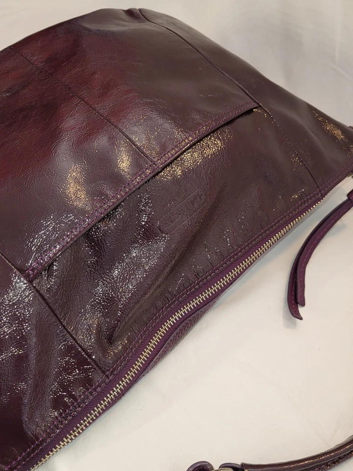 Bolso de Hombro Hobo Grande COACH Soho Ciruela Oscura Charol Bolsillo Frontal Foto 4 de 4