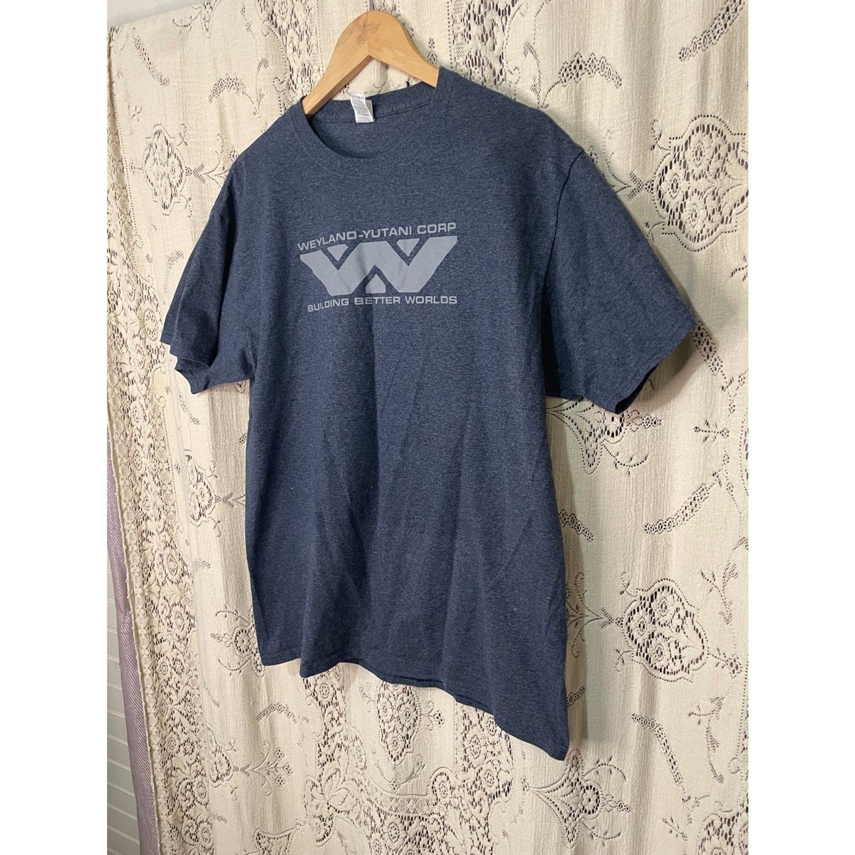 Fruit of the loom: Alien "Weyland-Yutani Corp" shirt View 2