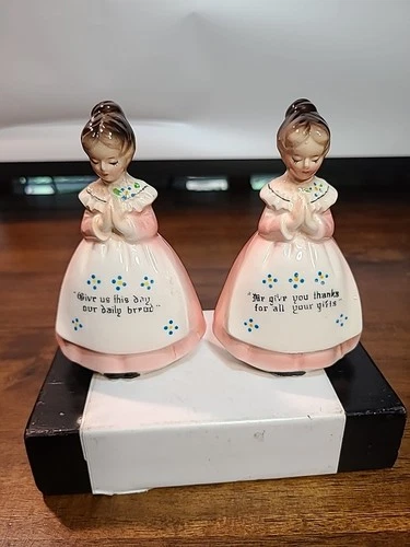 Vtg Enesco "We Give Thanks" & "Daily Bread” Praying Ladies Salt & Pepper Shakers