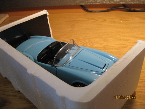 1/18 1955 LANCIA B24 AURELIA SPYDER IN LIGHT BLUE BY BURAGO #3010 - Picture 6 of 18