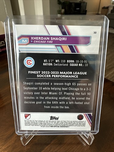 2023 Topps Finest MLS XHERDAN SHAQIRI REFRACTOR DE MANCHAS CHICAGO FIRE 98/175 #30 - Imagen 2 de 3