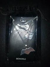Juego de collar Batman Vs Superman Bestie - Caja de botín exclusiva sin abrir