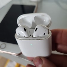 Apple AirPods 2nd Generation with Charging Case A1938 White Tested Factory reset