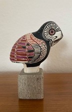 Griechische Eule ; Terracotta auf Steinsockel ; handbemalt