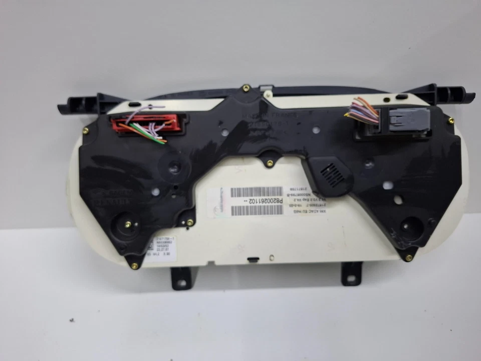 Quadro strumenti contachilometri RENAULT Clio 2 II 8200261102 - Immagine 2 di 3
