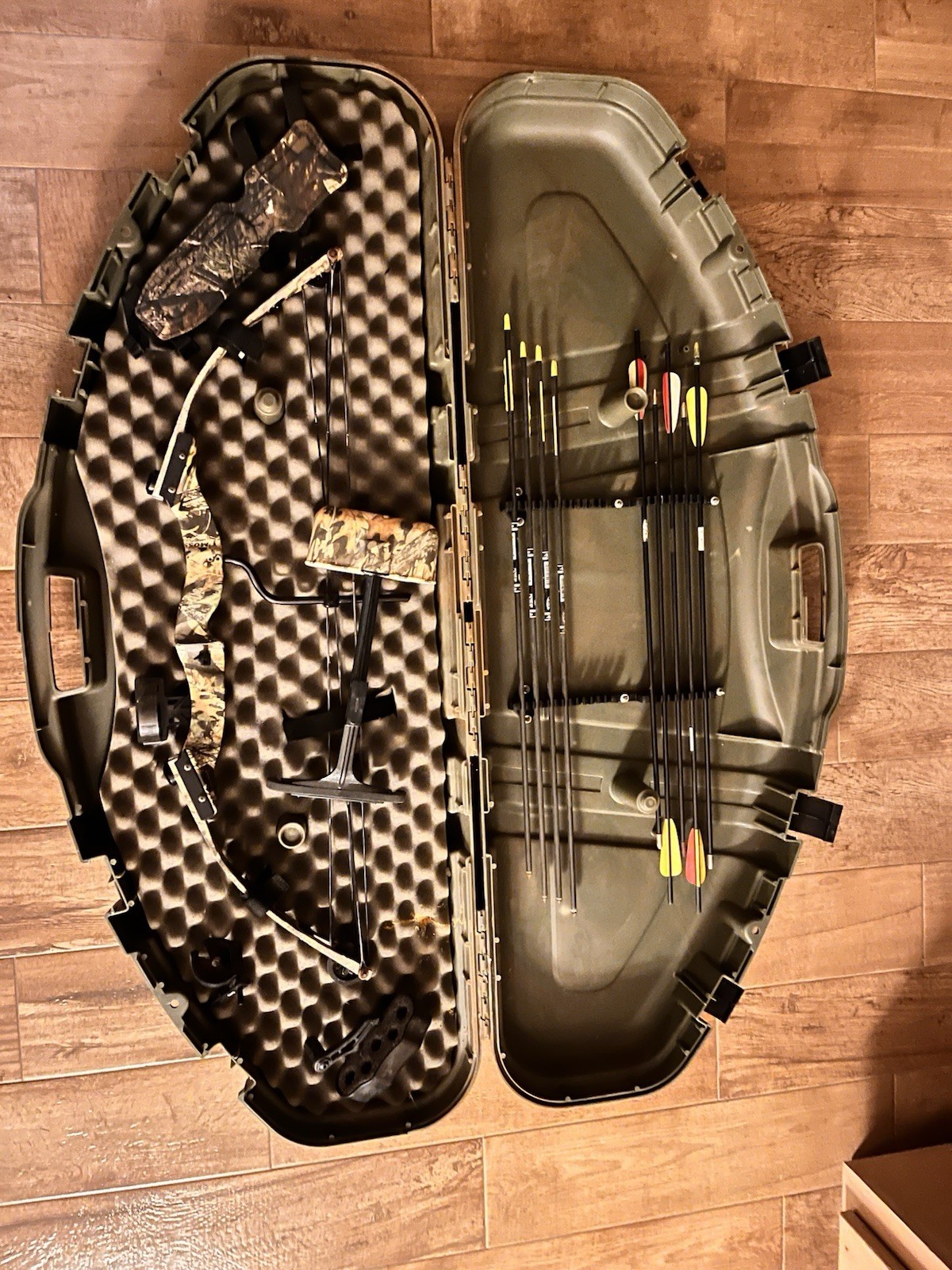 Youth Hoyt Banshee Bow Left Handed