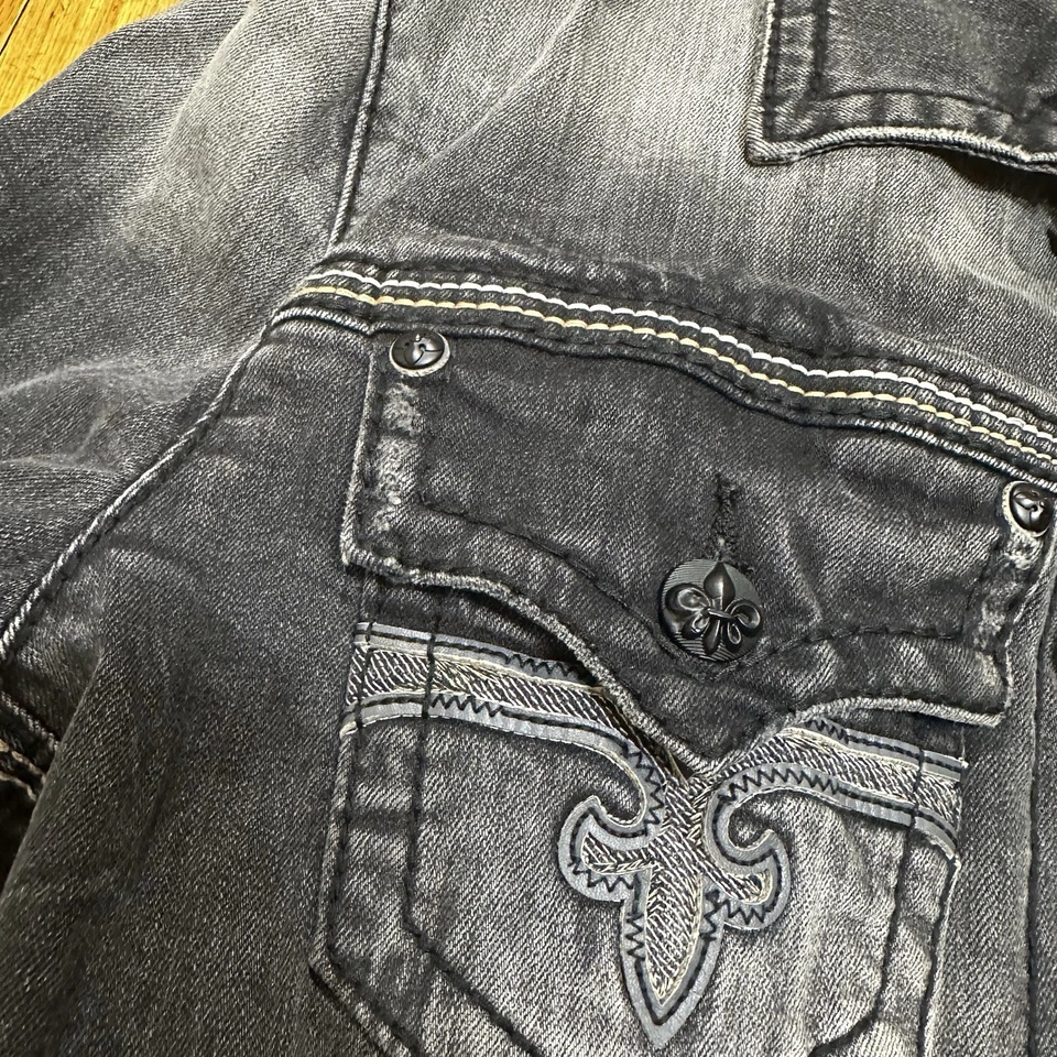 Chaqueta vaquera Rock Revival para hombre grande Y2K moto/motociclista grunge bordada Foto 4 de 4