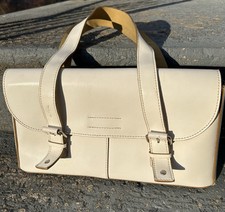 Borsa a tracolla Emilie M bianca a mano in pelle sintetica scamosciata