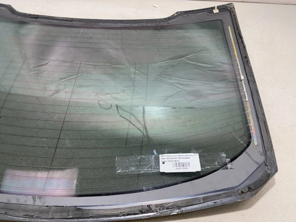 Vidrio parabrisas trasero Chevrolet Malibu 2016-2024 OEM Foto 3 de 4