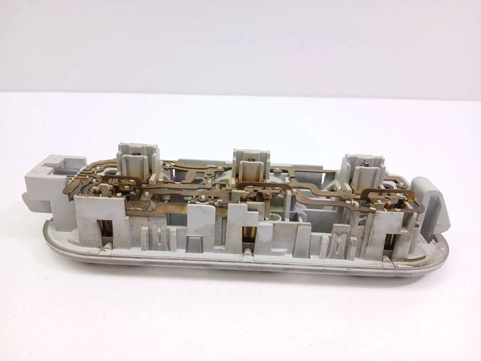 Renault Scenic II - Grand Scenic II 2003 Rear Lighting 8200073234 UST116133 - Image 4 of 4