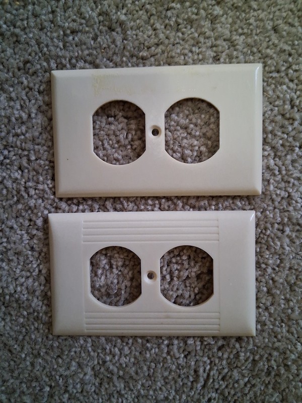 Lot of 2 Vintage Electric Ribbed Outlet & Light Switch Covers Plates