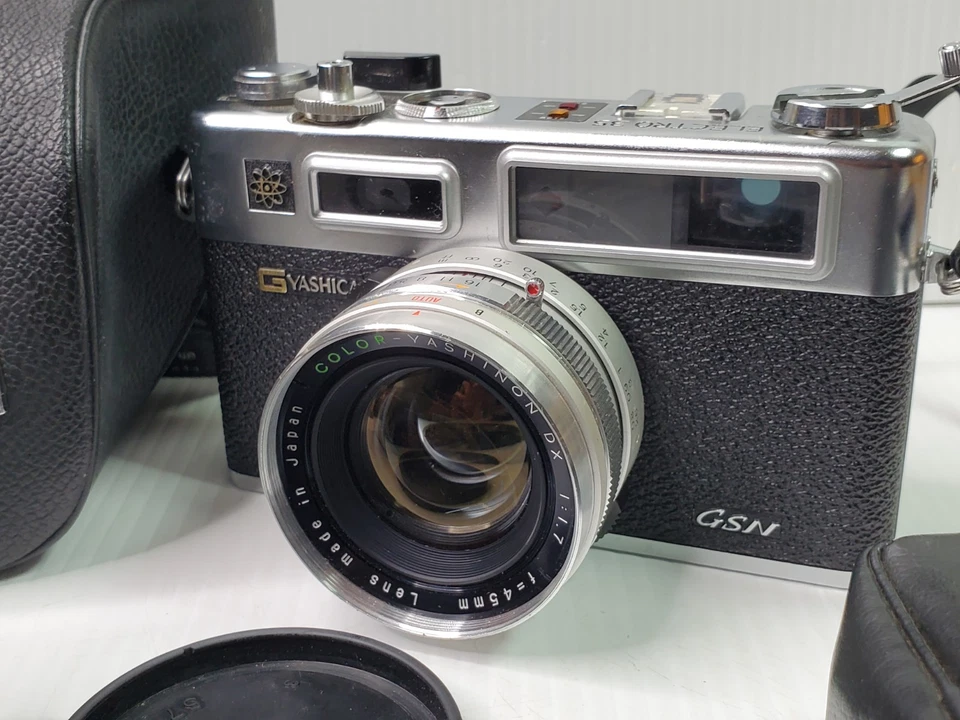 Lote de accesorios y cámara Yashica Electro 35 GSN 35mm SIN PROBAR Foto 3 de 4