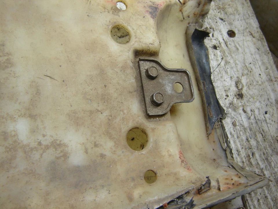 ОРИГИНАЛЬНЫЙ ПОДДОН СИДЕНЬЯ YAMAHA DT125 DT175 MX И ENDURO - Изображение 3 из 4